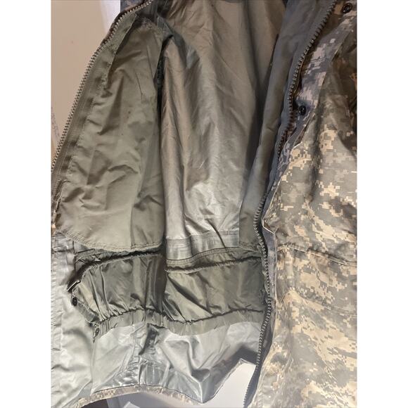 US Military Cold Weather Camouflage Parka Universal Camo Medium Long Gore Tex - Picture 2 of 8